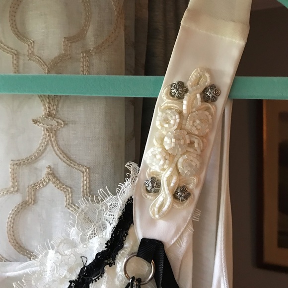 Beaded Dressy camisole women’s XL cream with black ribbons and chains - Picture 3 of 3